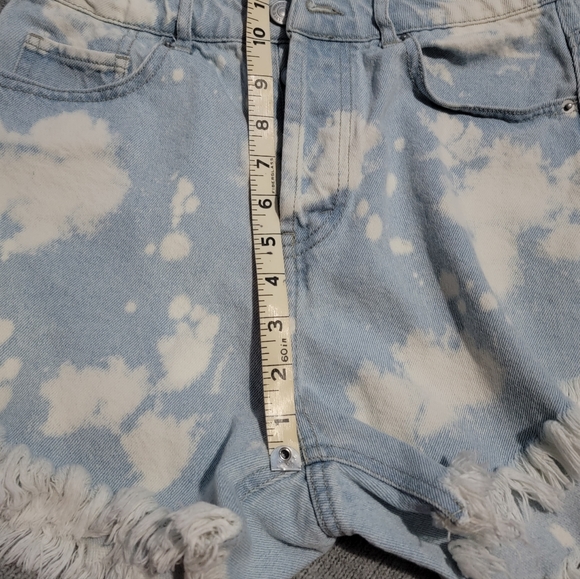 Wild Fable hi rise bleached, blue button fly, frayed hem shorts size 4 Worn once - Picture 6 of 8